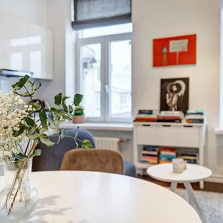 Domillion 2bdr Bright&central Pa227