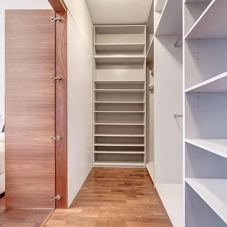 Domillion 2bdr Bright&central Pa227 *