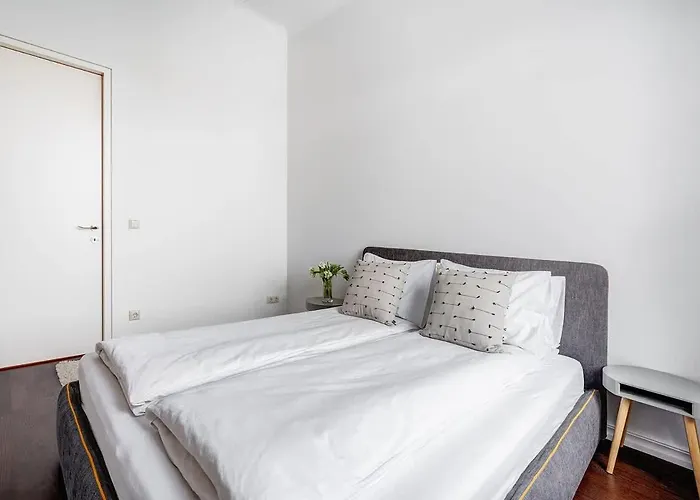 Domillion 2bdr Bright&central Pa227 *