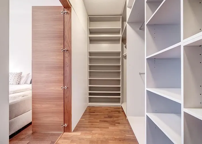 Domillion 2bdr Bright&central Pa227 *