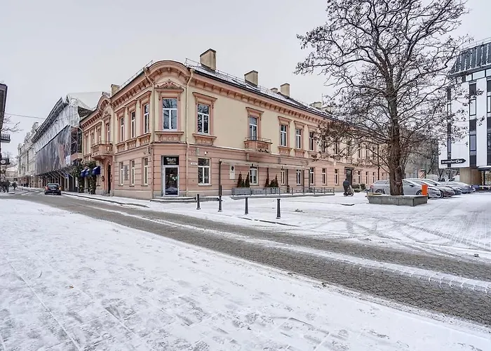 Domillion 2bdr Bright&central Pa227