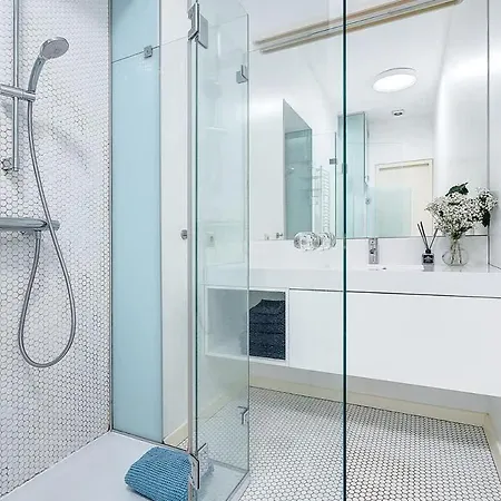 Domillion 2bdr Bright&central Pa227 *