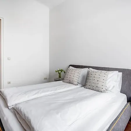 Domillion 2bdr Bright&central Pa227 *